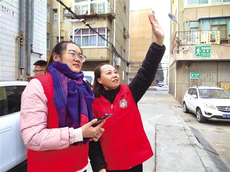 东社区：“窗帘之约”开合之间的温暖守护爱游戏ayx西固区丨先锋路街道公园路(图2)