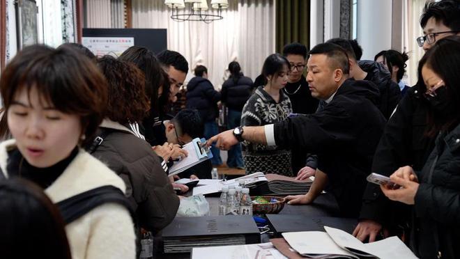 料、透光不透人的窗帘……海宁家博会看点多多ayx爱游戏体育网页版入口不会被火点燃的面(图3)
